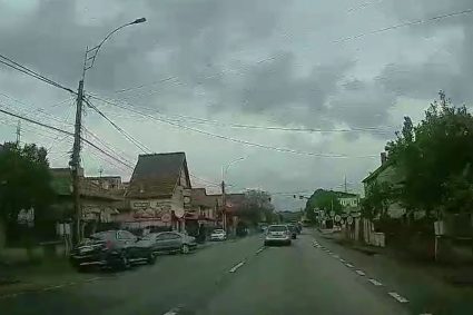 VIDEO. O depășire terifiantă în trafic, lângă Cluj-Napoca. Un șofer a ignorat trecerea de pietoni și linia continuă, asemeni scenelor din „Fast and Furious”