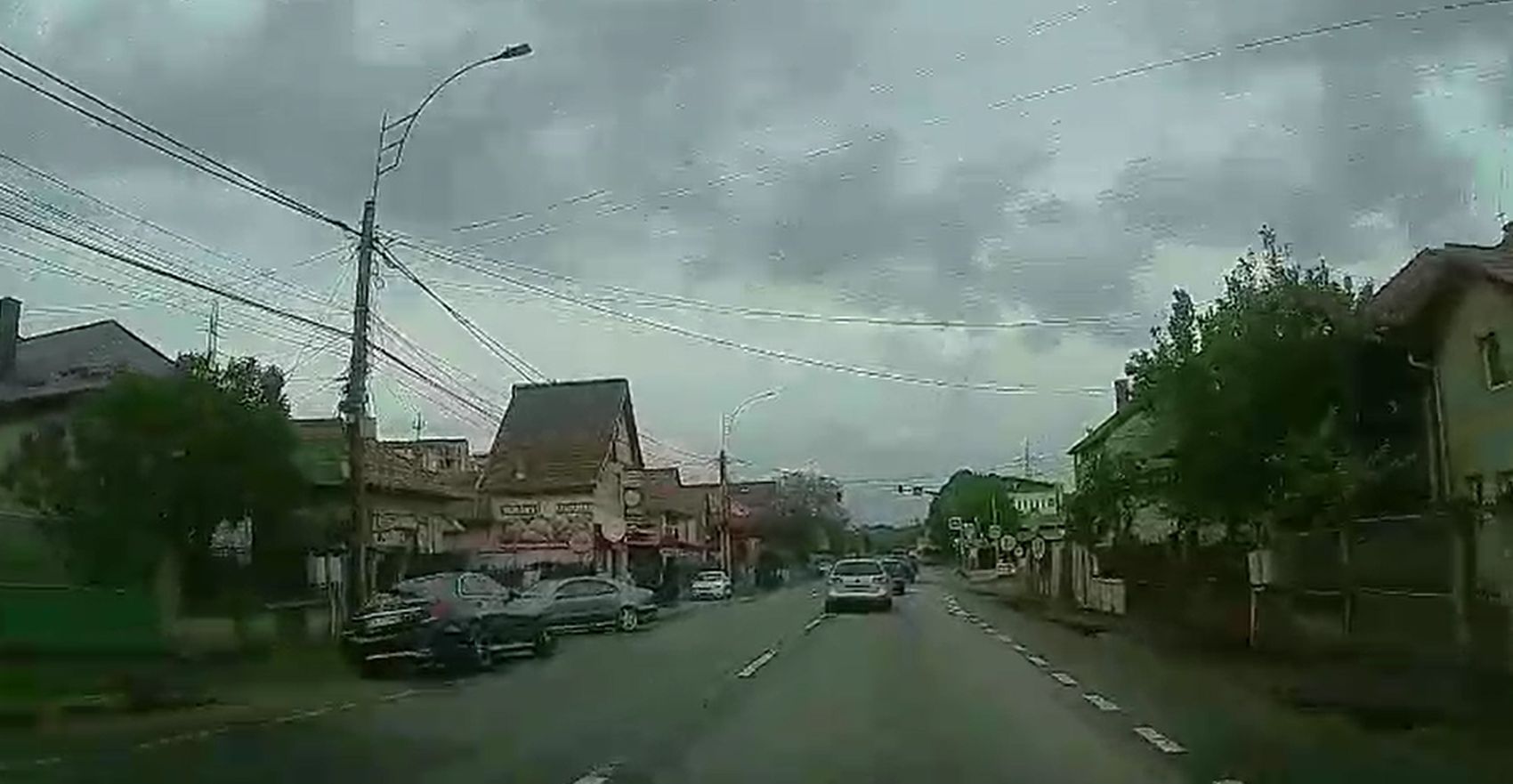 video o depasire terifianta in trafic langa cluj napoca un sofer a ignorat trecerea de pietoni si linia continua asemenea scenelor din fast and furious