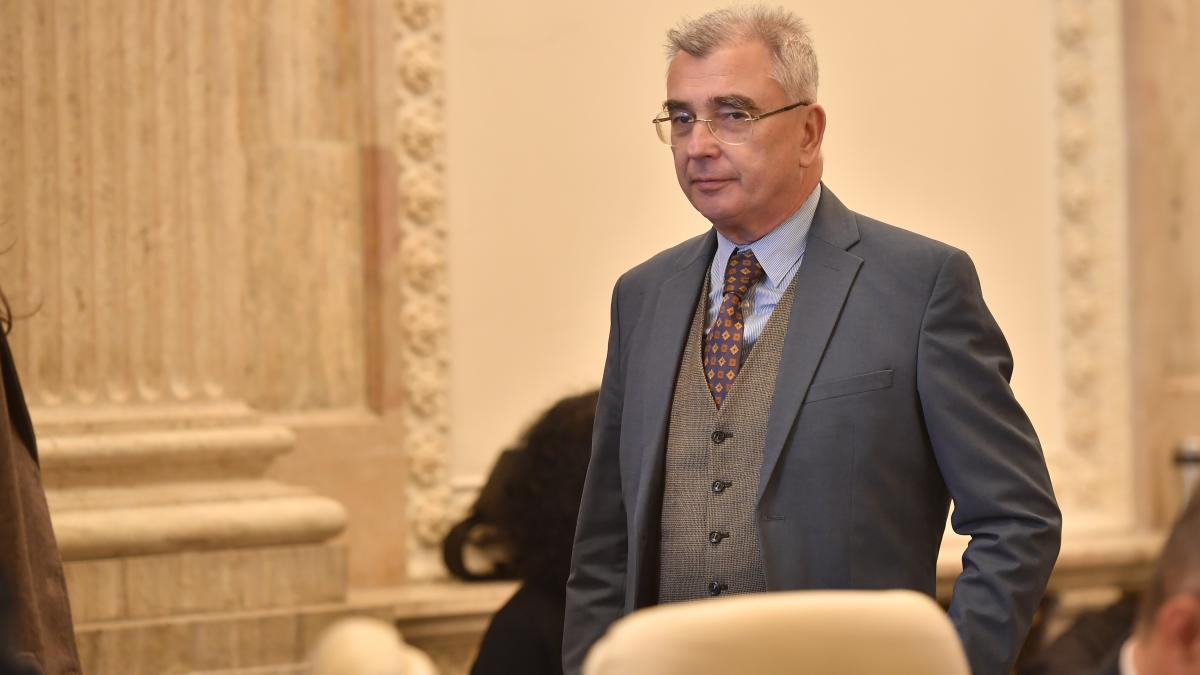 AUR nu stie deocamdata imprtriva carei formule guvernamentale sa se pozitioneze Peiu este important trebuie