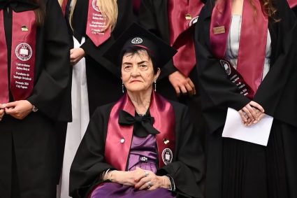 Absolventă a UBB Cluj la 90 de ani. Povestea emoționantă a celei mai în vârstă studente din România: „Și-a împlinit visul după zeci de ani”