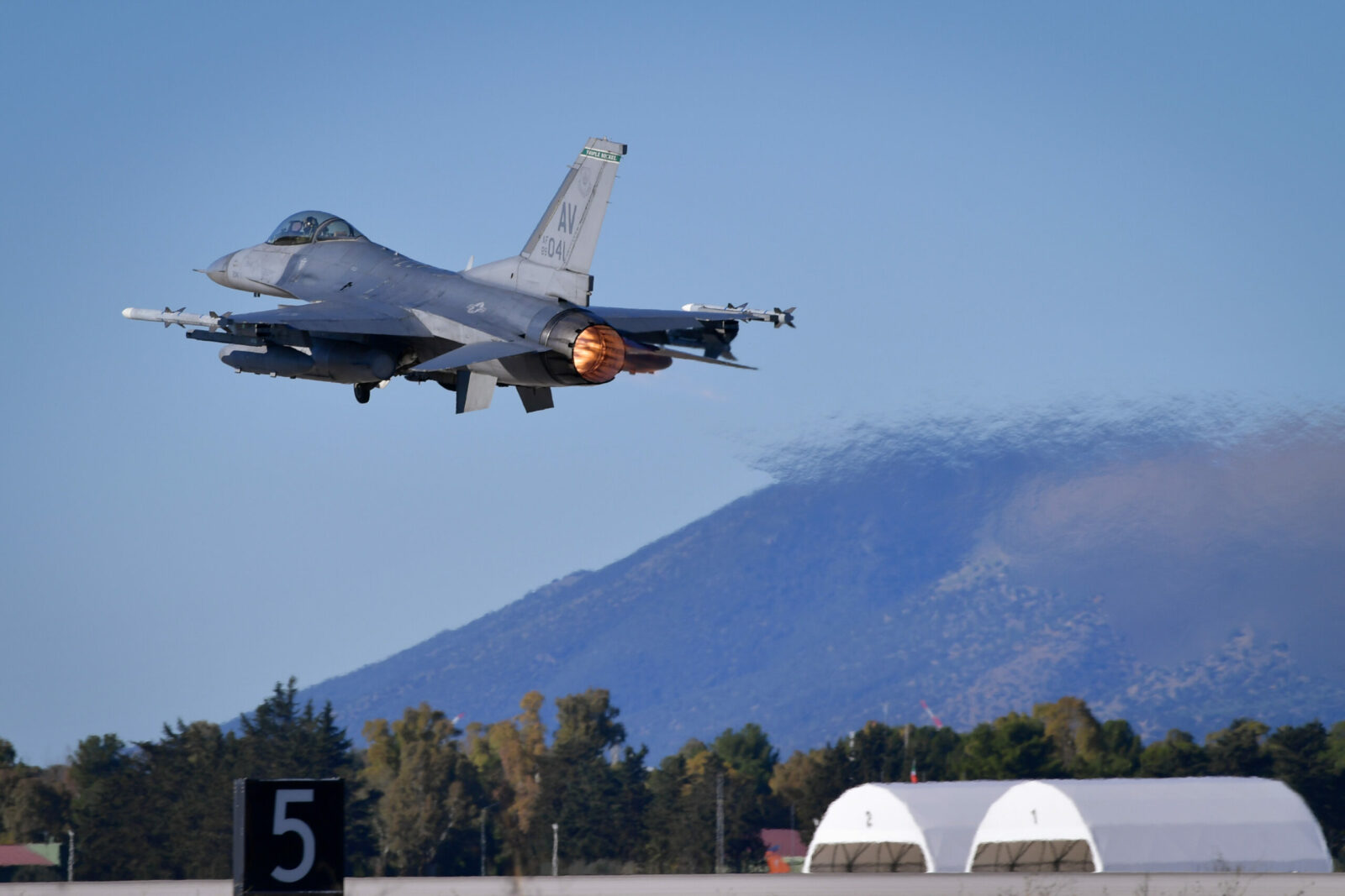 Alerta NATO in Europa Avioane Gripen au interceptat un avion israelian care a pierdut contactul radio deasupra Ungariei