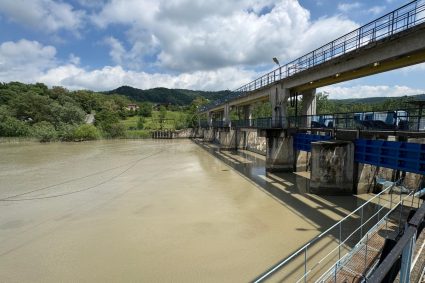 Apele Române anunță reluarea furnizării de apă în Vălenii de Munte după intervențiile efectuate la polderul Izvoarele.