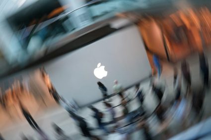 Apple cere aprobarea SUA pentru achiziția de cipuri de la o companie chineză aflată pe lista neagră a Pentagonului.