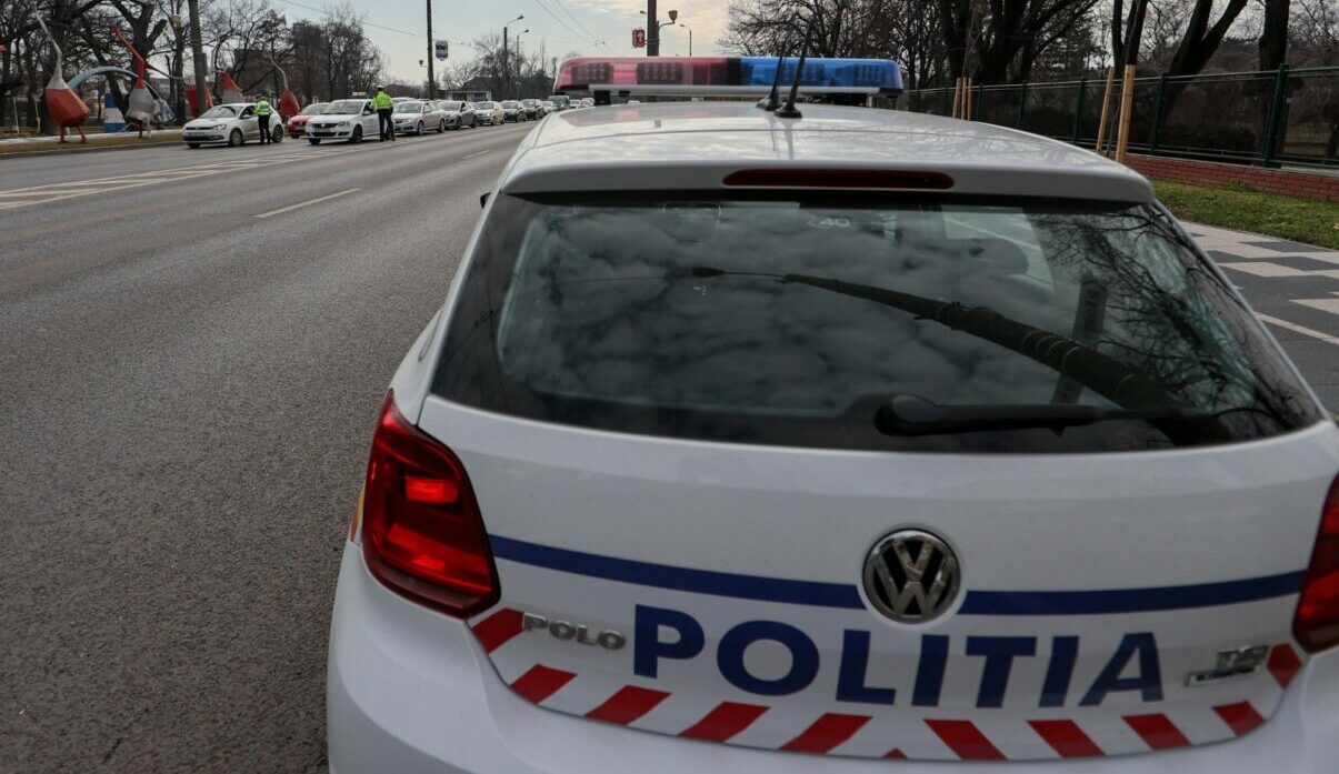 Autospeciala de Politie oprita de un echipaj rutier pentru depasirea limitei de viteza legale
