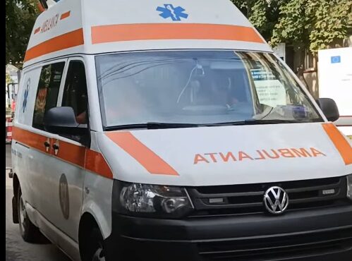 Baiezel de doi ani stropit cu apa fiarta transportat de urgenta la spital in Bistrita