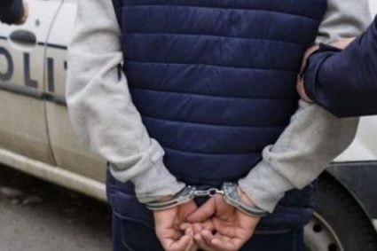 Bărbat din Cluj, în vârstă de 34 de ani, reținut pentru violență asupra unui membru al familiei. A agresat-o și i-a distrus telefonul.