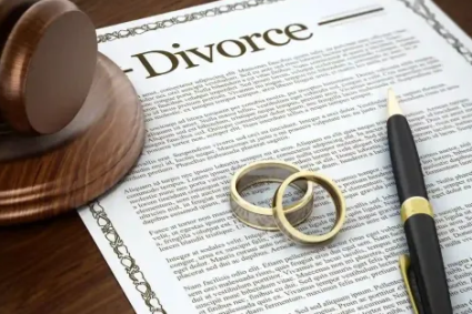 Căsătoria în declin? Numărul căsătoriilor a scăzut semnificativ în Cluj, în timp ce divorțurile continuă să crească anual.