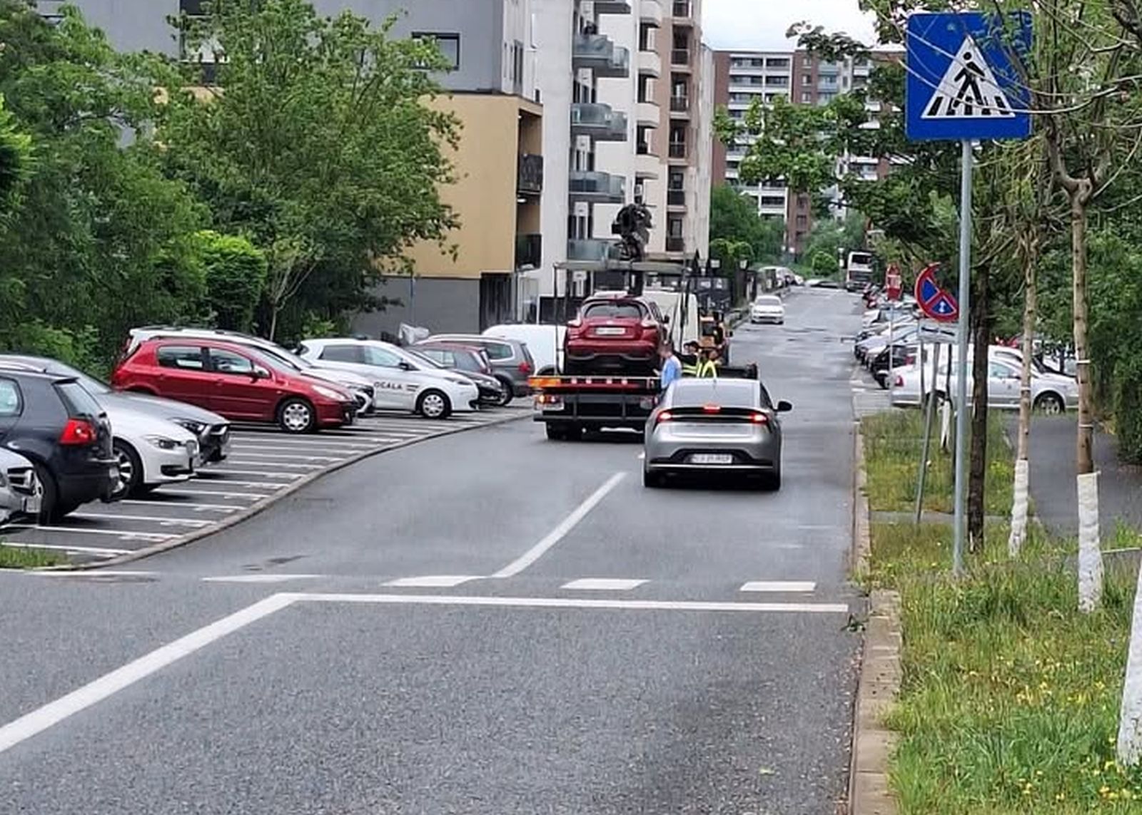 Clujenii din zona Intre Lacuri se simt hartu iti de Politia Locala In Zorilor avandul vecin pe primar au parte de un tratament preferential