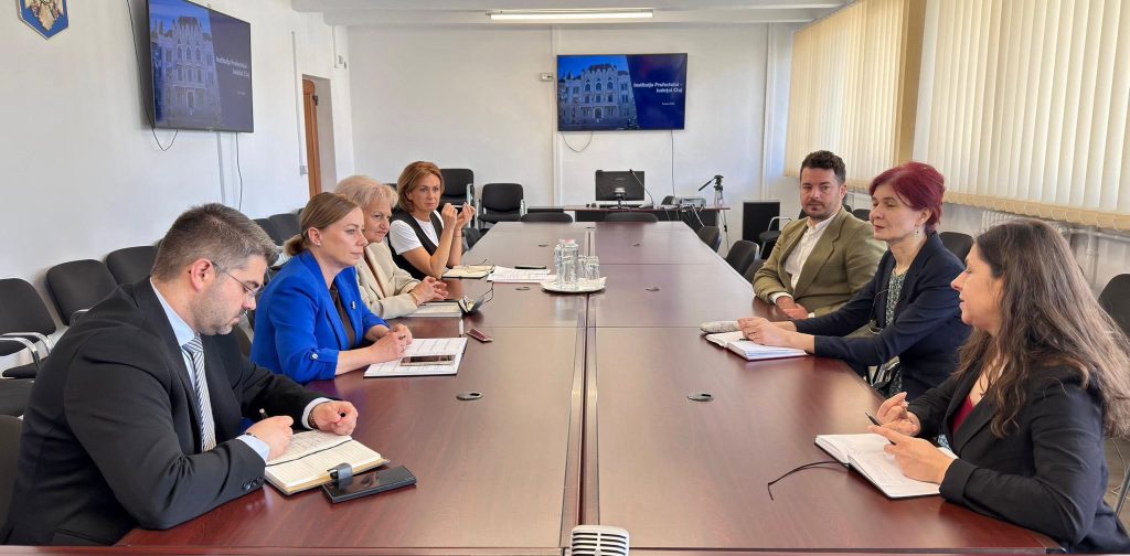 Clujul se implica in lupta impotriva traficului de minori Politisti asistenti sociali si profesori invitati sa participe la o sesiune de formare intr un nou proiect