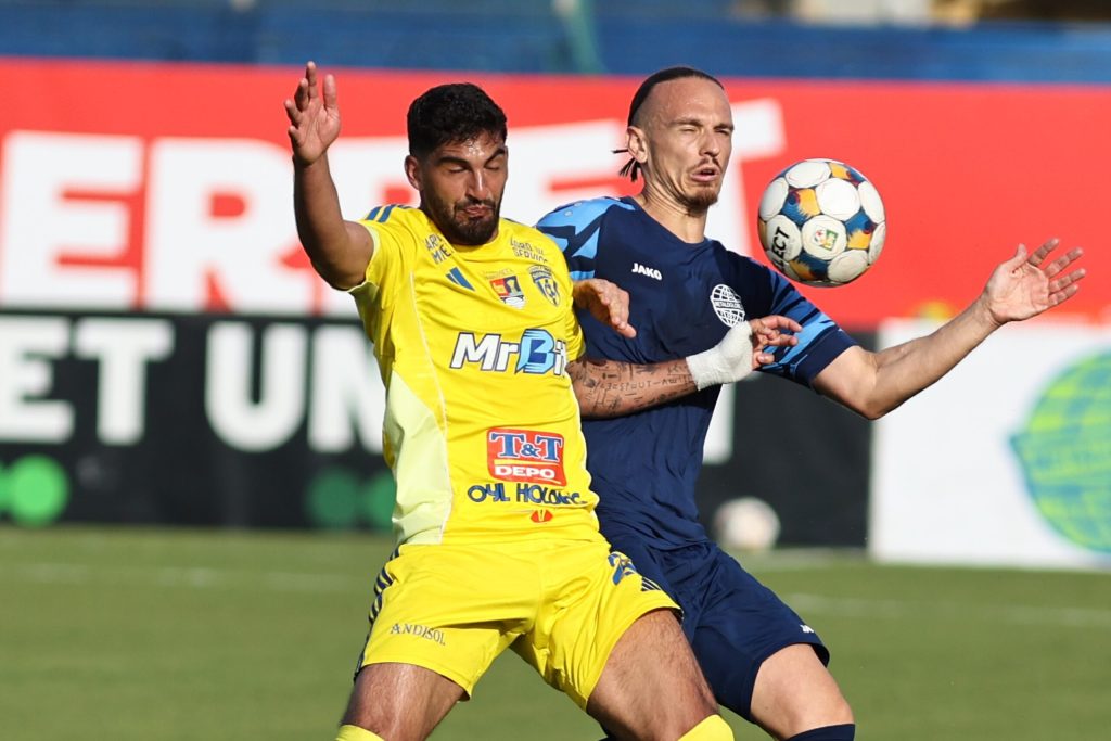 Corvinul Hunedoara recent promovat in Superliga il transfera pe atacantul peruan Renato Espinosa