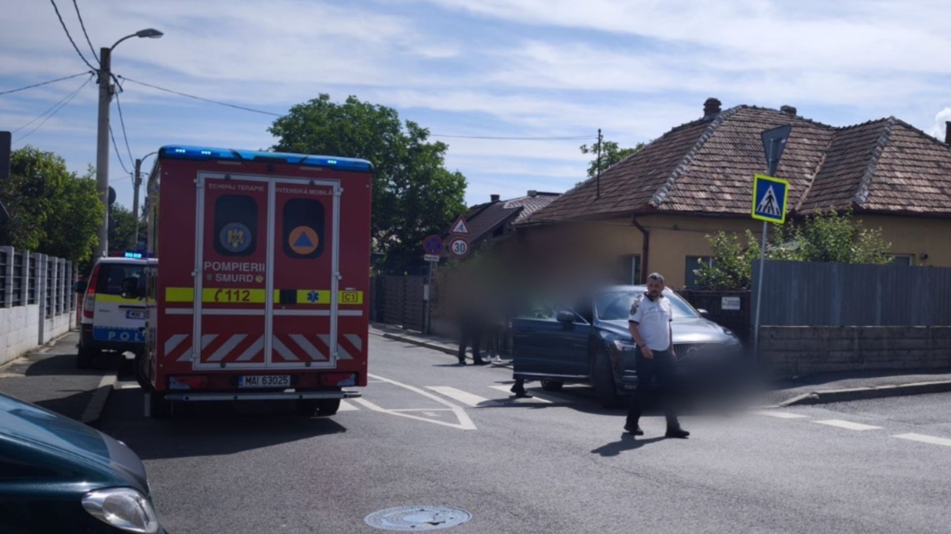 Cum s a intamplat accidentul de pe strada Jiului din Cluj in care un barbat a fost prins intre o masina si un gard A fost resuscitat la fata locului