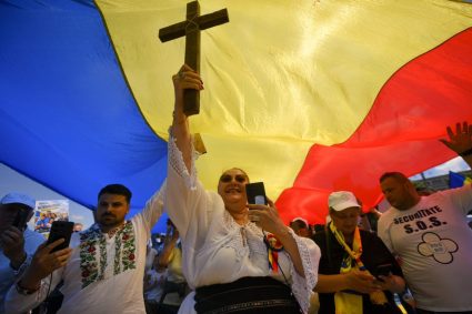 Diana Șoșoacă și Dan Diaconescu au participat la „Marșul Normalității”, organizat pentru a promova valorile familiei tradiționale.