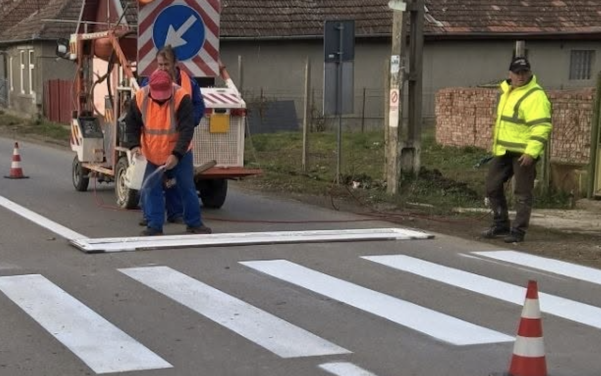 Drumurile judeene din Cluj vor fi corect marcate n zonele cu risc de accidente CJ initiaza o licitatie pentru marcaje si benzi de limitare a vitezei