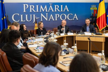 Emil Boc a întâmpinat partenerii europeni la Primărie: Clujul va testa unități de producție pentru cereale și detergenți direct în cartiere, asemănător unui laborator.
