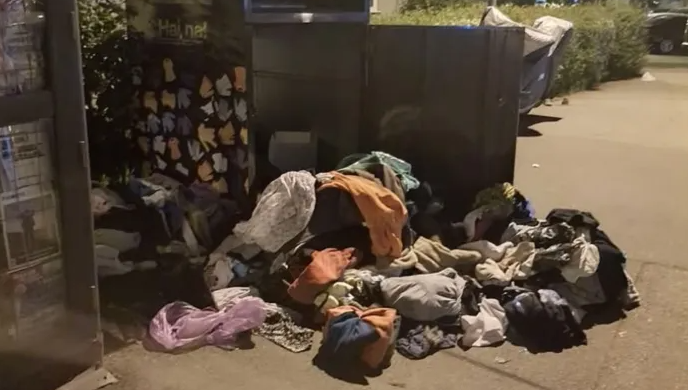 Haine raspndite pe strazile din Cluj Napoca dupa vandalizarea containerele de reciclare