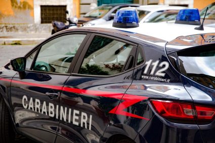 Italia: Patru persoane au decedat în urma incendiului unei mașini. Poliția a reținut două persoane suspectate de crimă.