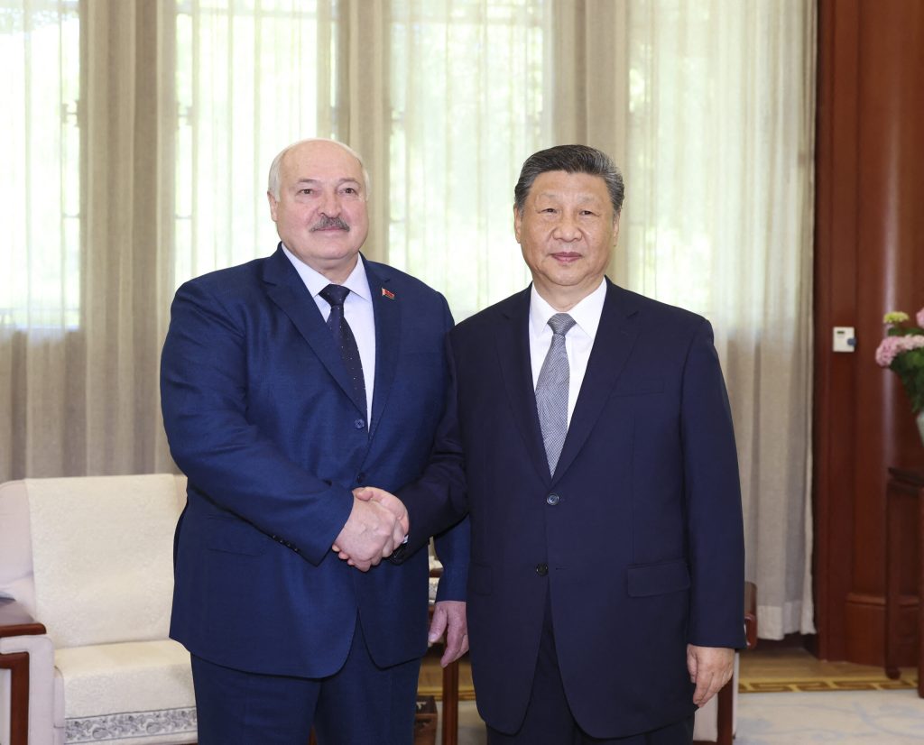 Lukasenko se intalneste cu Xi Jinping in China dupa discutiile cu Putin
