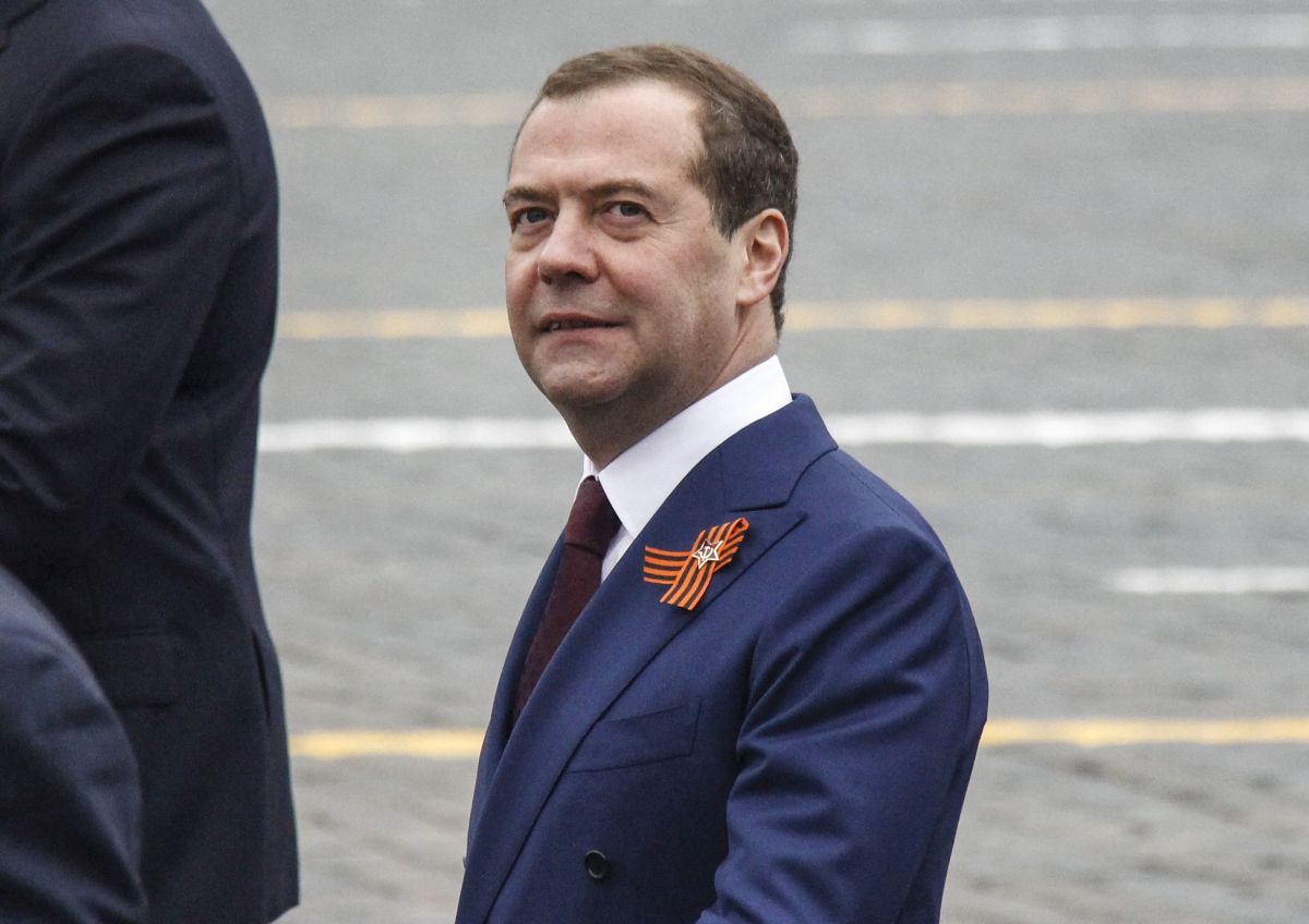 Medvedev provoaca din nou a publicat un videoclip cu inteligenta artificiala in care liderii occidentali sunt descompusi intr un tocator