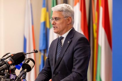 Ministrul Dragoș Pîslaru anunță o consultare cu „întreaga societate” privind legea salarizării, în…