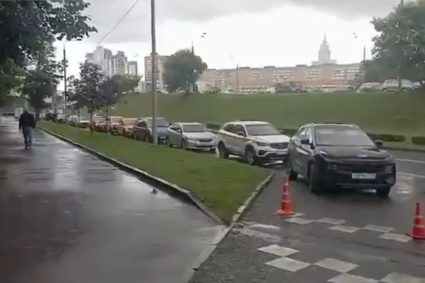 Motivul pentru care se instalează toalete ecologice în orașele din Rusia, lângă stațiile de alimentare cu carburant.