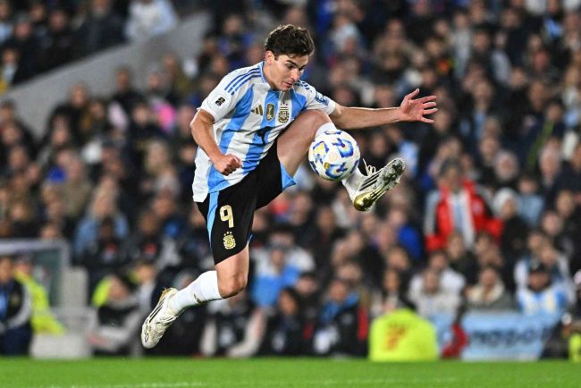 Oficial Atletico Madrid a respins oferta de 150 de milioane de euro din partea Real Madrid pentru Julian Alvarez