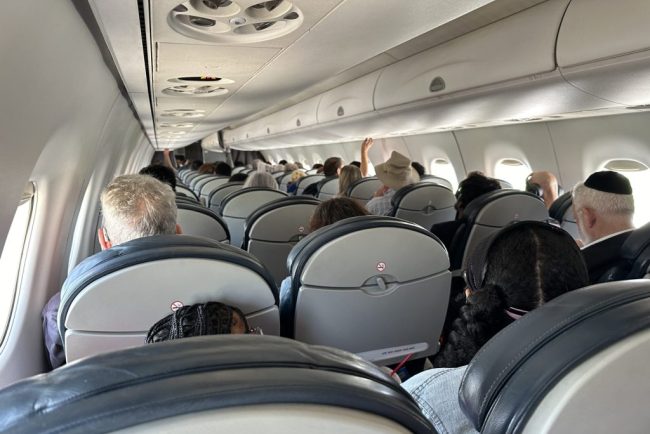 Pasagerii care genereaza scandal in avion ar putea fi interzisi pe toate zborurile