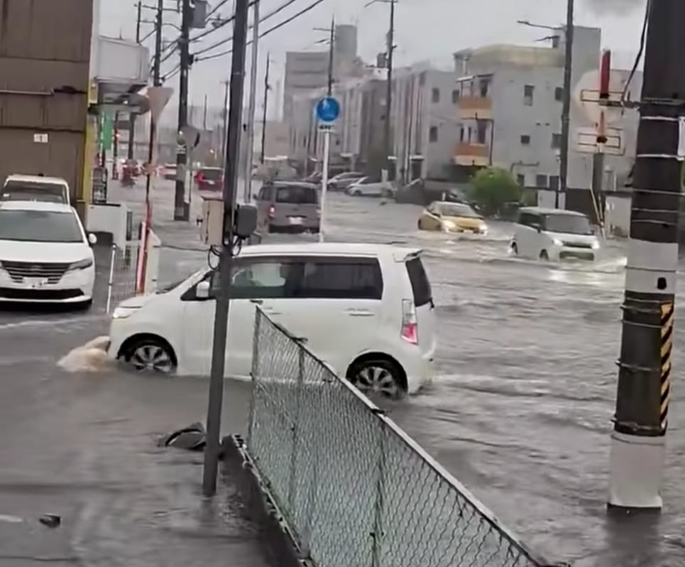 Peste doua milioane de persoane evacuate in Japonia din cauza unui taifun Taiwanul impactat de ploi torentiale
