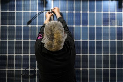Premieră în SUA: energia solară a depășit cărbunele, în ciuda sprijinului oferit de Trump industriei miniere.