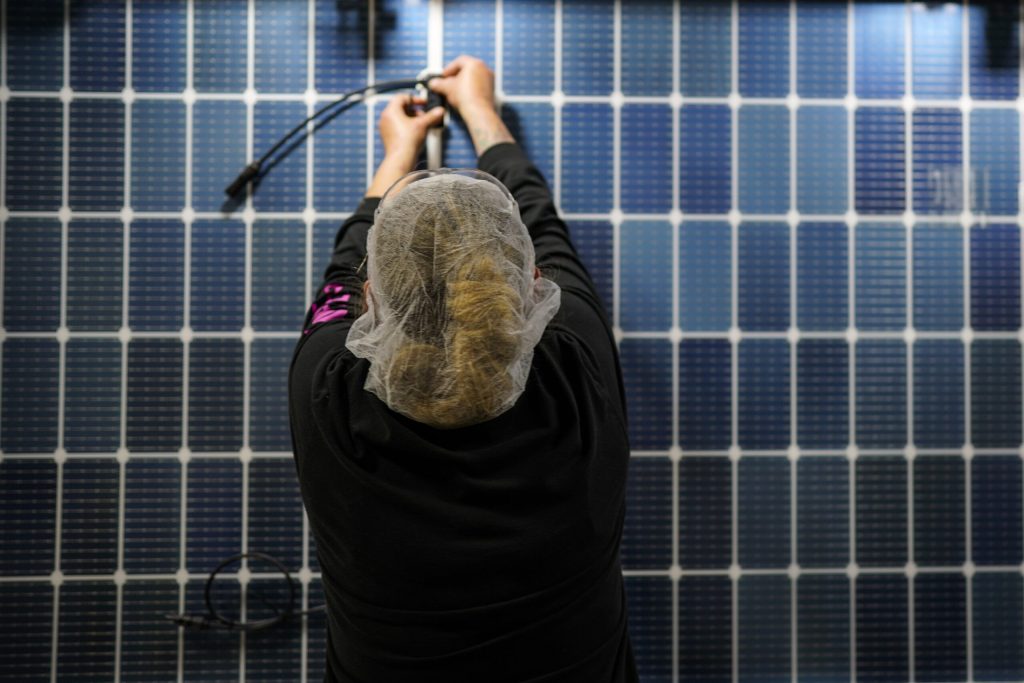 Premier n SUA energia solar a depit crbunele n ciuda sprijinului oferit de Trump industriei miniere
