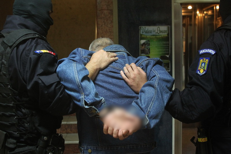 Primar din judeul Cluj acuzat ca a uitat sa o suspende pe o angajata cercetata penal Aceasta ar fi obtinut peste o suta de mii de lei din fonduri publice