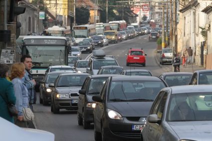 „Primăria Cluj, convocată de taximetriștii din Cluj, nemulțumiți de ‘reorganizările’ de trafic: ‘Axa Est-Vest este un dezastru. Avem soluții mai eficiente’.”