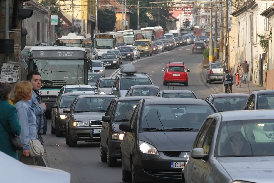 Primaria Cluj convocata de taximetristii din Cluj nemultumiti de reorganizrile de trafic Axa Est Vest este un dezastru avem solutii mai eficiente