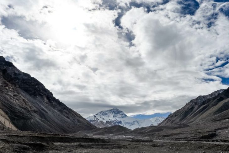 Record pe Everest Peste 1000 de alpinisti au atins acoperisul lumii intr o singura sezon