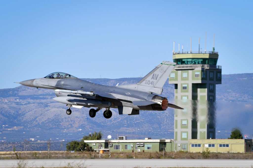 SUA intentioneaza sa reduca numarul avioanelor de vanatoare si al navelor de razboi pentru operatiunile NATO din Europa