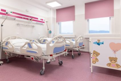Salariile medicilor și asistenților în 2027: câți bani vor câștiga conform noii legi a salarizării