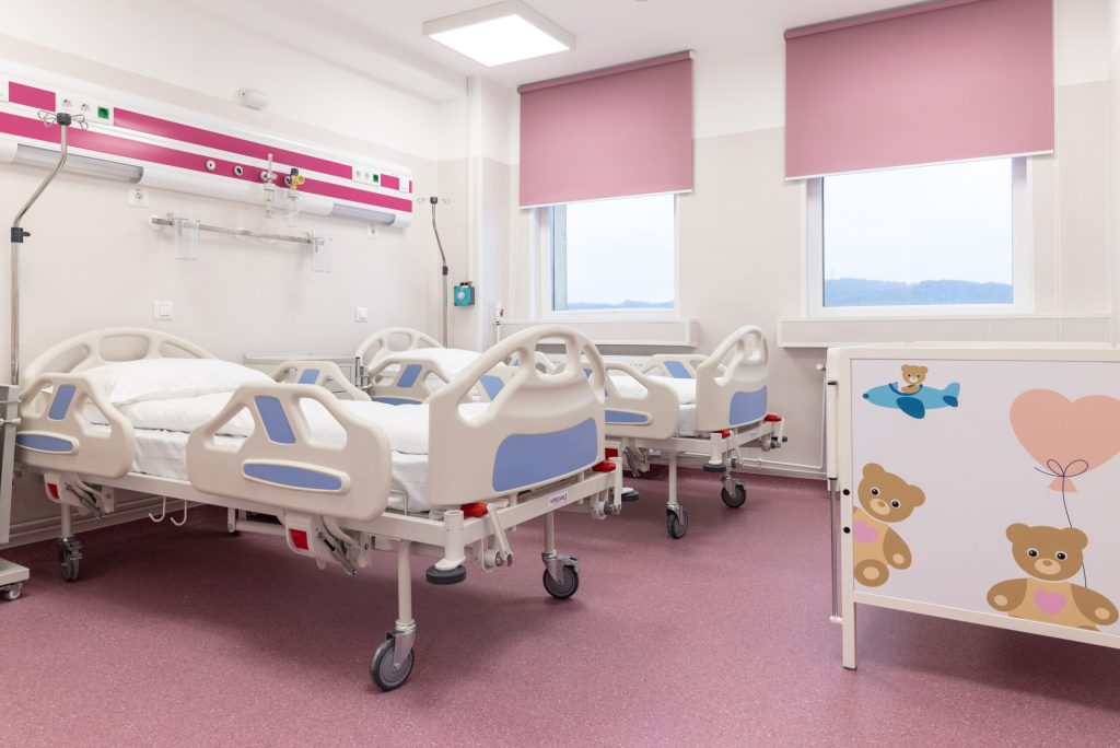 Salariile medicilor si asistentilor in 2027 cati bani vor castiga conform noii legi a salarizarii