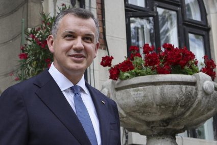 Tomac îl acuză pe AUR că susține interesele lui Putin prin amenințarea lui Nicușor Dan cu suspendarea:…
