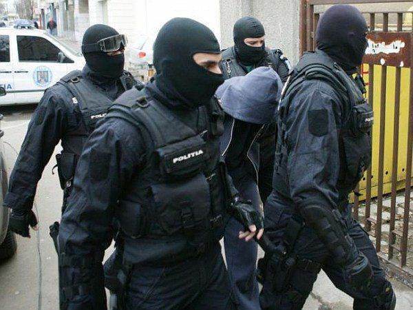 Traficanti suprinsi in flagrant la Cluj au comercializat substante interzise minorilor si au incercat sa vanda sare in loc de cristal unui investigator sub acoperire