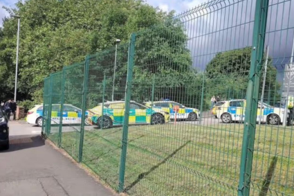 Trei persoane rănite într-un atac cu cuțitul la o școală din Manchester. O elevă de 14 ani a fost arestată.