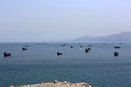 Trump acuză Iranul de încălcarea armistițiului după atacul asupra unor nave din Strâmtoarea Ormuz.