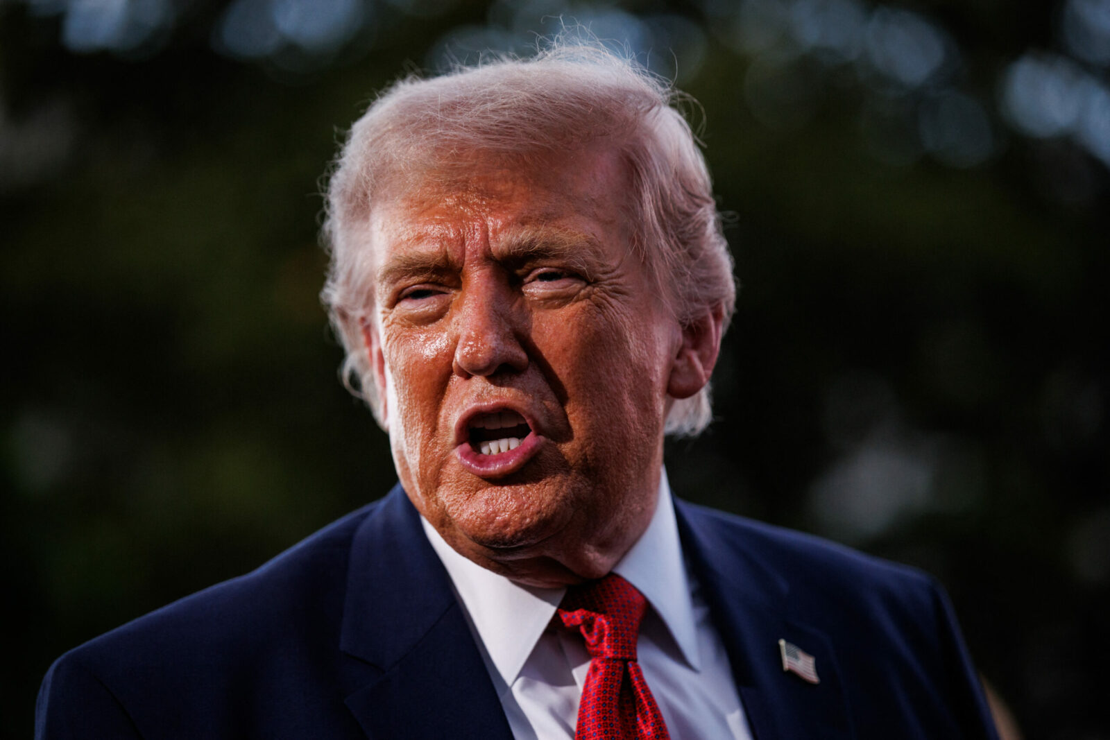 Trump ameninta Iranul cu atacuri devastatoare in aceasta noapte si sustine ca SUA vor prelua controlul asupra infrastructurii petroliere
