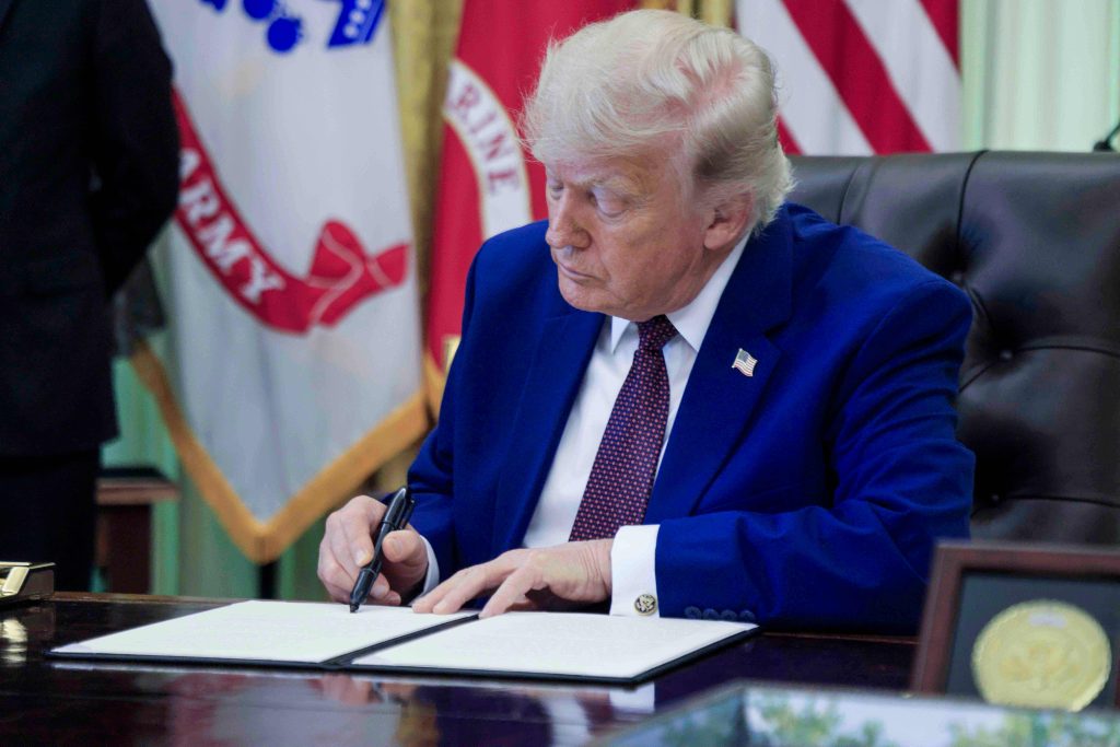 Trump anunta ca acordul cu Iranul este complet semnat Documentul va fi publicat dupa ceremonia de la Geneva