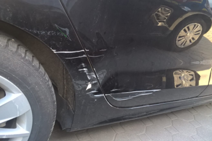Un clujean a deteriorat 21 de mașini într-un singur incident, în doar 30 de minute. Modusul în care a realizat o asemenea „performanță” este greu de înțeles. Poliția l-a reținut.