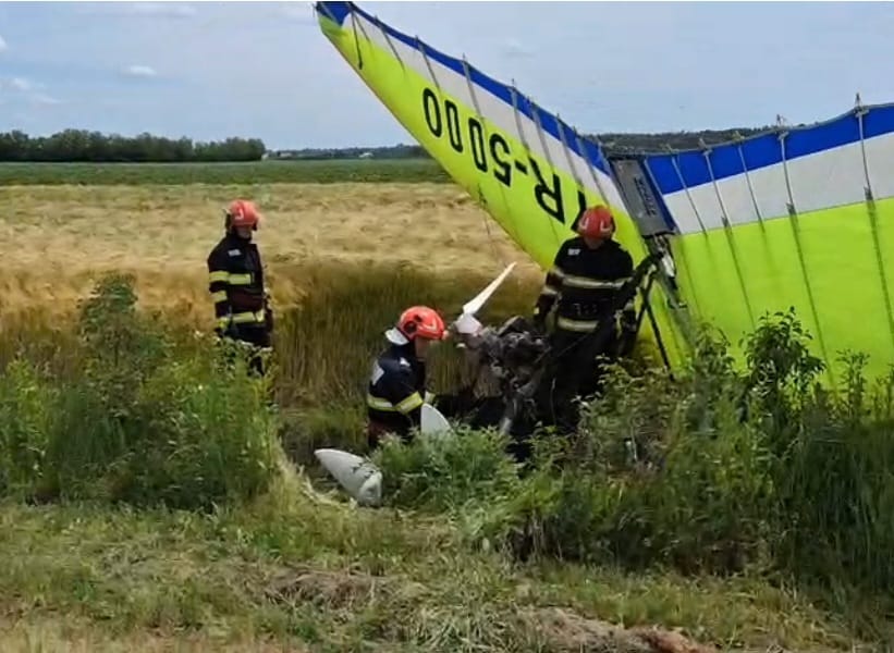 Un planor a aterizat fortat pe un cimp din judetul Arges