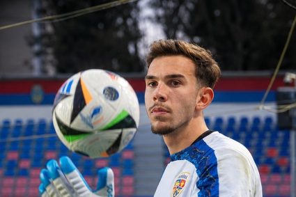 Universitatea Craiova anunță transferul goalkeeper-ului Alexandru Maxim după promovarea echipei FC Voluntari.