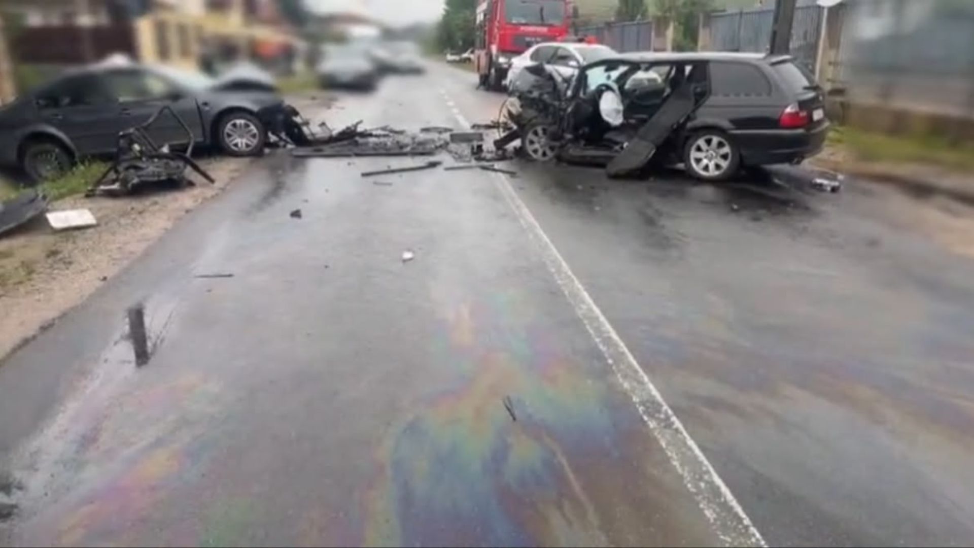 VIDEO Cum s a produs accidentul din Garbau Cluj care a dus trei persoane la spital Soferul responsabil era complet baut si avea permisul suspendat