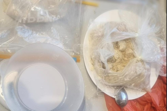 VIDEO Interventia mascatilor in Floresti surprinsa de Stiri de Cluj s a incheiat cu doua persoane retinute in flagrant si o captura semnificativa de droguri