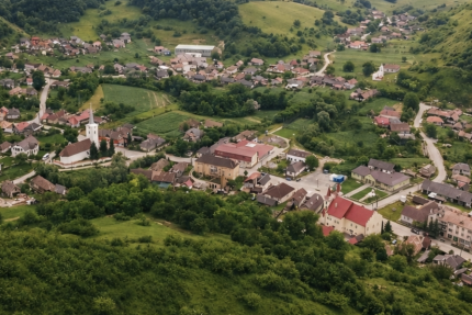 Vin fonduri europene in Cluj Se repara asfaltul pe drumurile afectate de utilajele grele Iata unde vor intra excavatoarele si ce rute sunt vizate
