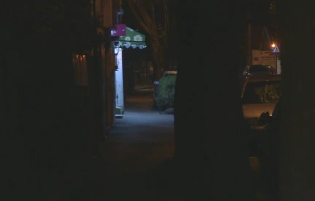 clujeanca atacata pe strada a urmarit o printre masini si i a smuls telefonul din mana cu violenta agresorul are doar 19 ani