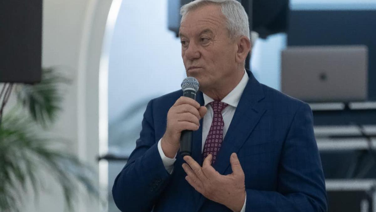 constantin toma isi exprima din nou critici la adresa conducerea psd nu sunt capabili sa inlocuiasca ceva daca m ar